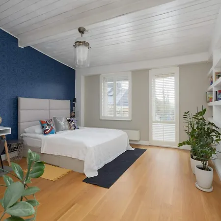 Spacious With Bathtub And Balcony In By Renters * Varsóvia