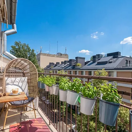 Spacious With Bathtub And Balcony In By Renters Apartamento *