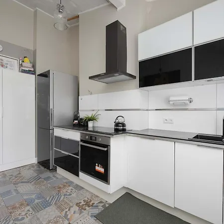 Apartament Spacious With Bathtub And Balcony In By Renters Warszawa